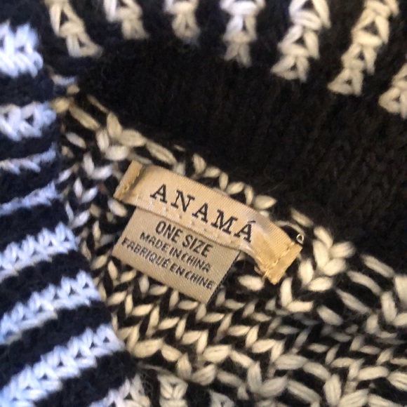 Anama turtleneck poncho - Picture 5 of 5